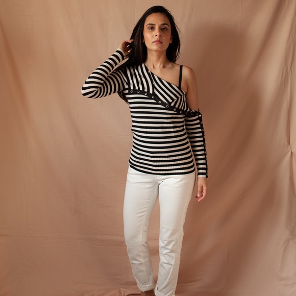 Stripped Sweater with edgy details - Picture 2 of 3